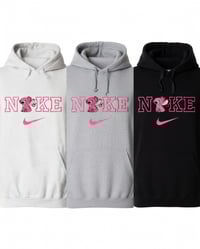 Image 3 of Sweat Stiitch x Nke – Brodé avec Amour par Mamie