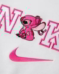 Image 2 of Sweat Stiitch x Nke – Brodé avec Amour par Mamie