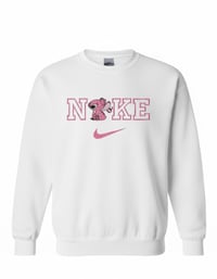 Image 4 of Sweat Stiitch x Nke – Brodé avec Amour par Mamie