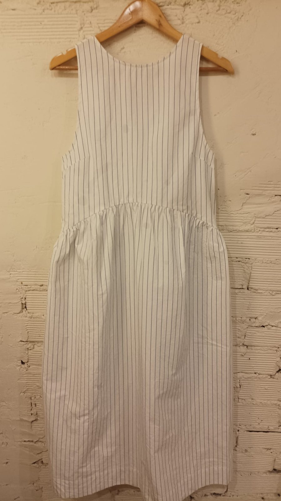 Image of 3-Vestido low back striped