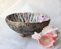 Image 5 of Handmade Decorative Papier-Mache Bowl – Stylized Flower Interior with Gold Rim