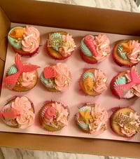 Image 2 of 12 Cupcakes