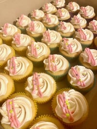 Image 4 of 12 Cupcakes