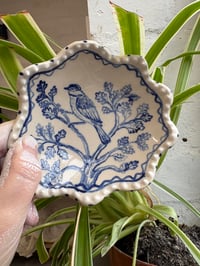 Image 2 of Little bird in the Oak tree trinket dish