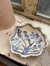 Image 1 of Little bird in the Oak tree trinket dish