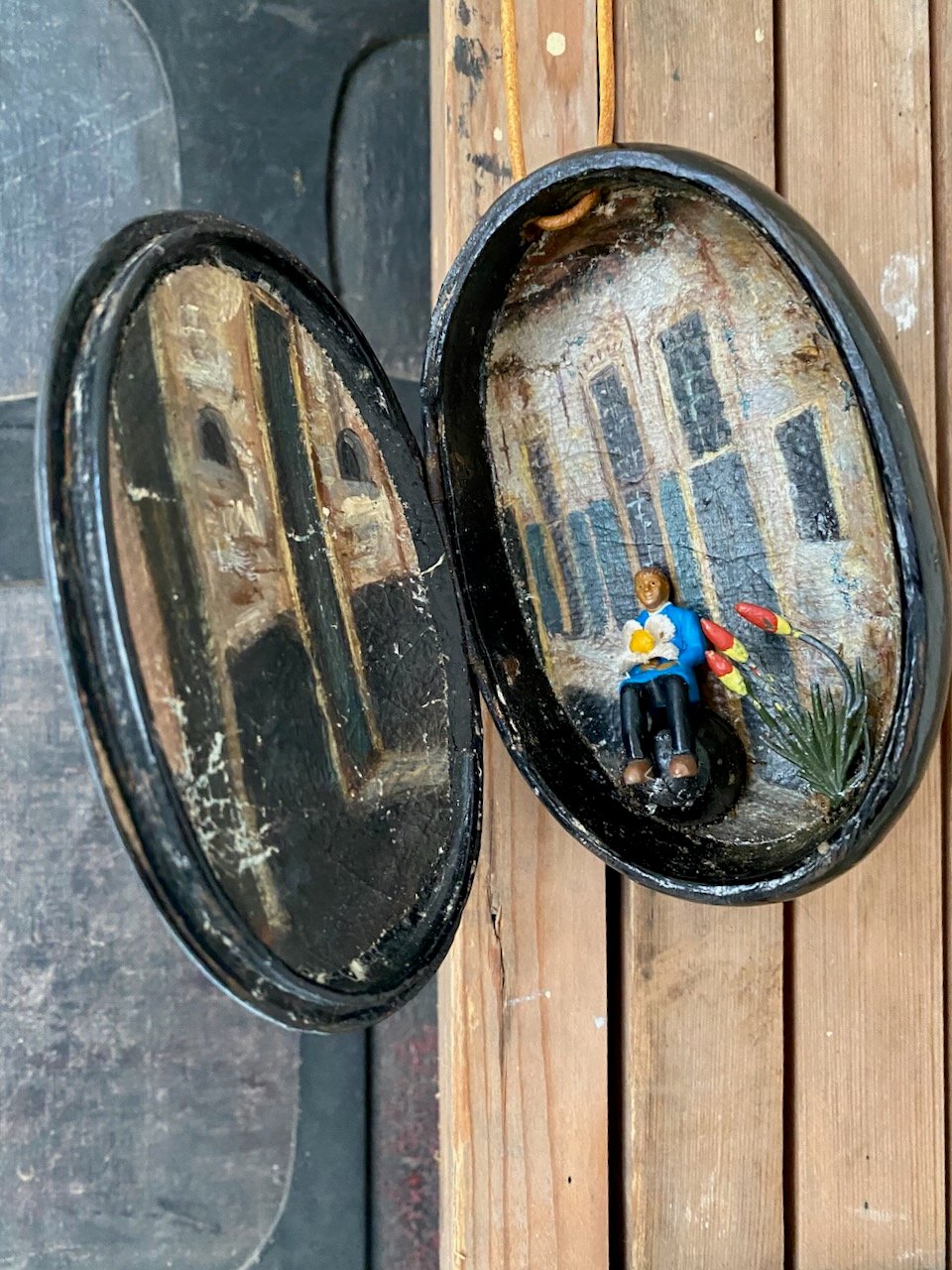 Image of Diorama - courting 