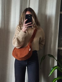 Image 2 of Sac croissant • velours côtelé rouille