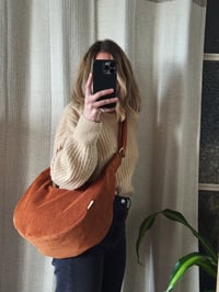 Image 4 of Sac croissant • velours côtelé rouille