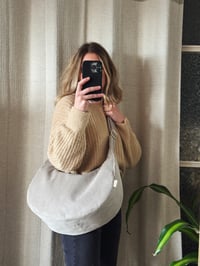 Image 2 of Sac croissant • velours côtelé greige