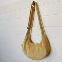 Image 1 of Sac croissant • velours côtelé jaune