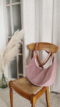 Image 2 of Sac croissant • velours côtelé rose