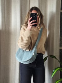 Image 1 of Sac croissant • velours côtelé bleu