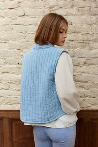 Image 2 of Chaleco Vivie Azul 