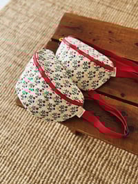 Image 4 of Sac banane • fleurs rouges