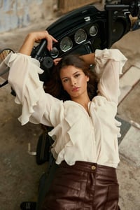 Image 6 of Blusa Bolta Crudo 