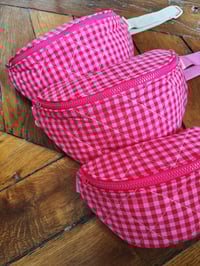 Image 3 of Sac banane • vichy rouge & rose