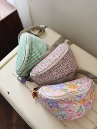 Image 3 of Sac banane • petites fleurs