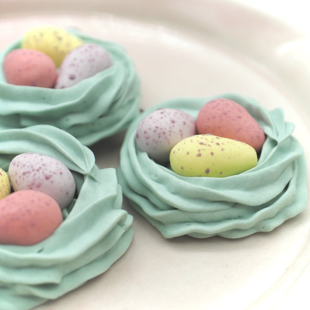 Image of Porcelain Mini Egg Nest 