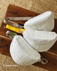 Image 3 of Sac banane • carreaux pastels