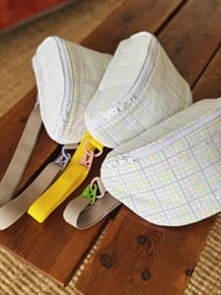 Image 1 of Sac banane • carreaux pastels