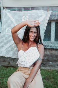 Image 1 of Sac banane • denim upcyclé fleurs violettes