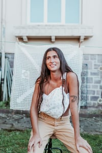 Image 3 of Sac banane • denim upcyclé fleurs violettes