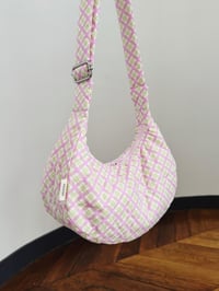 Sac croissant • carreaux vert & rose