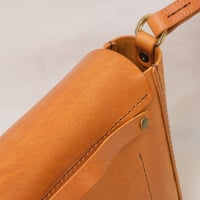 Image 6 of STUDIO LINE Small Box Sling tan
