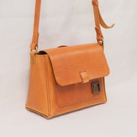 Image 2 of STUDIO LINE Small Box Sling tan