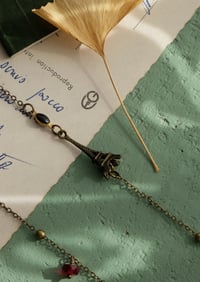 Image 2 of Paris, collana lunga con gnometto giacca senape 