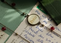 Image 4 of Paris, collana lunga con gnometto giacca senape 