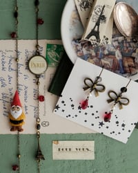 Image 5 of Paris, collana lunga con gnometto giacca senape 