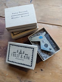 Image 2 of Grey Horse Brooch