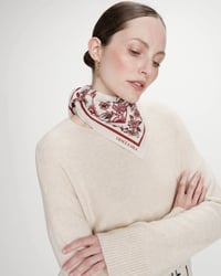 Image 2 of Pañuelo Flores Verlisse