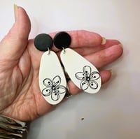 Image 3 of Black and White Contemporary Florals: (PCE008)