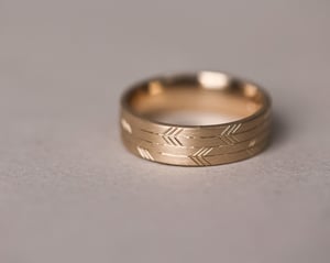 Image of 9ct gold 6mm flat court Japanese arrows ring