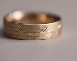 Image of 9ct gold 6mm flat court Japanese arrows ring