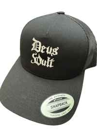 Image 2 of Gorra trucker Bordado DEUS VULT