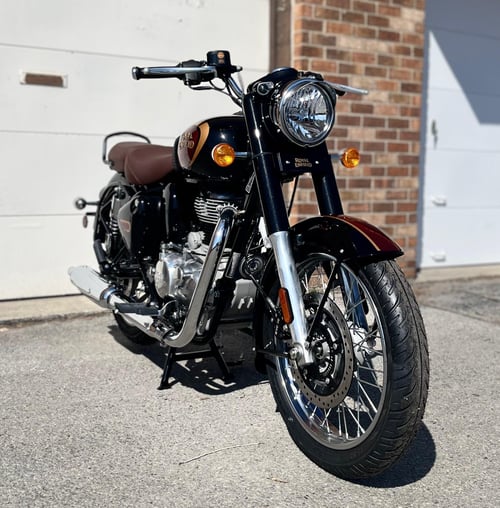 Image of $700 off!!  2024 Classic 350 in Halycon Black!