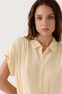 Image 3 of Camisa Caressa Amarillo 