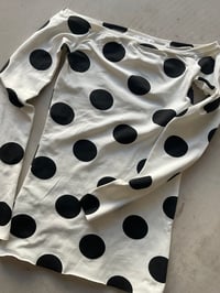 Image 1 of Uma Top — Off-Shoulder dots white 