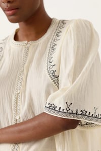 Image 3 of Blusa Melisca Beige