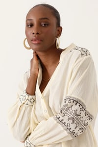 Image 2 of Blusa Erania Beige 