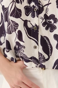 Image 2 of Camisa Flores Amesia