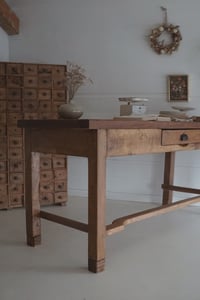 Image 2 of Ancienne table de métier en chêne massif - ancienne