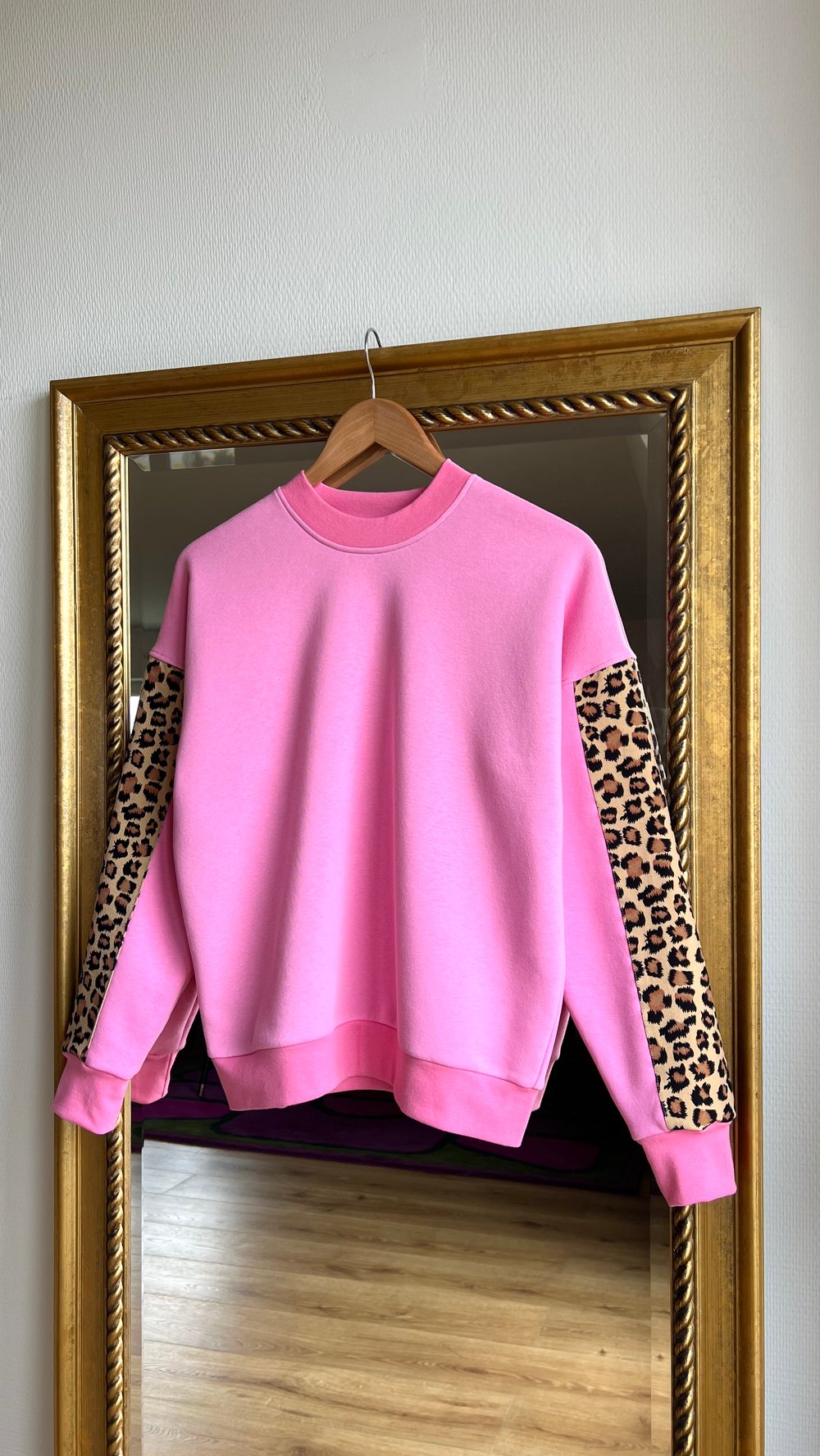 Image of SWEAT LÉONI