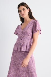 Image 1 of Blusa Nyxora Fucsia 