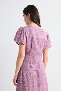 Image 3 of Blusa Nyxora Fucsia 