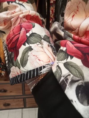 Image of Skull & roses 