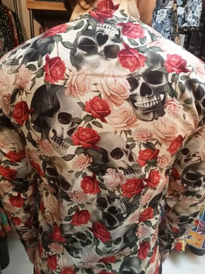 Image of Skull & roses 